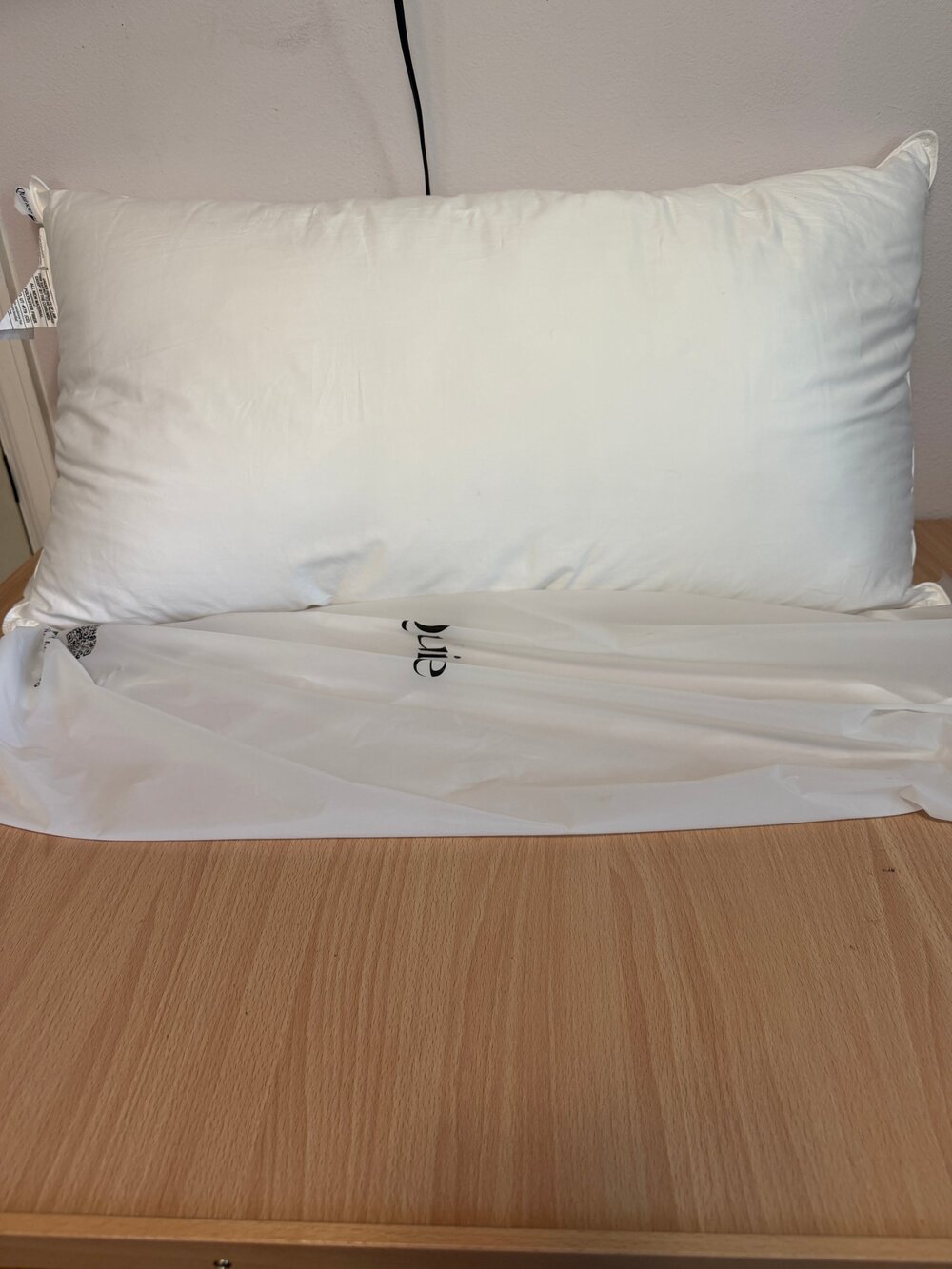 Quince Premium Down Alternative King Size Bed Pillow - NWOT New In Bag